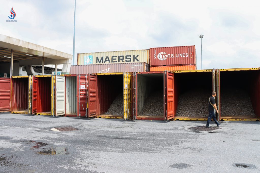 มีใบขนส่งสินค้าขาเข้าแสดงข้อมูลนำเข้าจากประเทศสหรัฐอเมริกา สำแดงสินค้าเป็นเศษโลหะผสมที่ยังไม่ได้คัดแยก (Mix Metal Scarp) แต่เมื่อตรวจสอบสินค้าภายในปรากฏว่าไม่ตรงกับหลักฐานเอกสาร