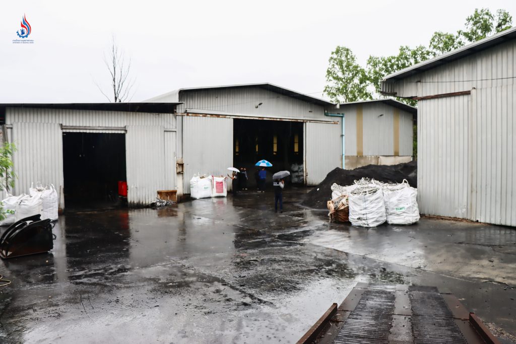 บริษัท ชัยเมธี จำกัด ในตำบลหนองหงส์ อำเภอพานทอง จังหวัดชลบุรี มีตามความผิดข้อหาตั้งและประกอบกิจการโดยไม่ได้รับอนุญาต