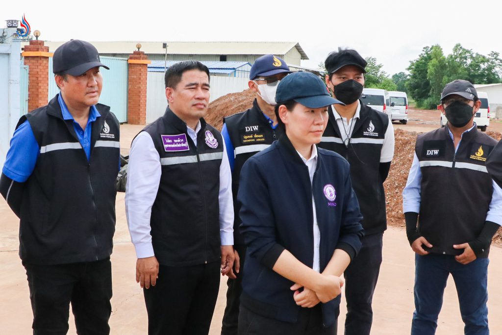 เจ้าหน้าที่กรมโรงงานอุตสาหกรรมลงพื้นที่ร่วมชุดปฏิบัติการตรวจสุดซอยของกระทรวงอุตสาหกรรม หรือทีมสุดซอย นำโดย นางสาวฐิติภัสร์ โชติเดชาชัยนันต์ หัวหน้าคณะทำงานรัฐมนตรีว่าการกระทรวงอุตสาหกรรม นายวิเชียร ทองด้วง อุตสาหกรรมจังหวัดปราจีนบุรี