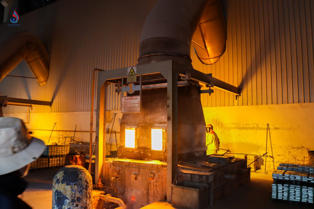 บริษัท เซียว เซียง เคมีคอล อินดัสทรี (ไทยแลนด์) จำกัด นำสังกะสีแท่ง หรือซิงค์อินกอต (Zinc ingot) มาทำผงสังกะสีส่งขายทั้งในและต่างประเทศ