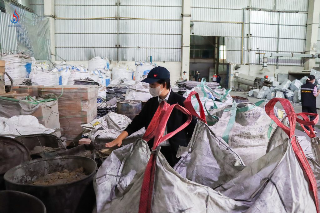 ทีมสุดซอย นำโดย นางสาวฐิติภัสร์ โชติเดชาชัยนันต์ หัวหน้าคณะทำงานรัฐมนตรีว่าการกระทรวงอุตสาหกรรม ลงพื้นที่ตรวจสอบโรงงาน “บริษัท เซียว เซียง เคมีคอล อินดัสทรี (ไทยแลนด์) จำกัด”