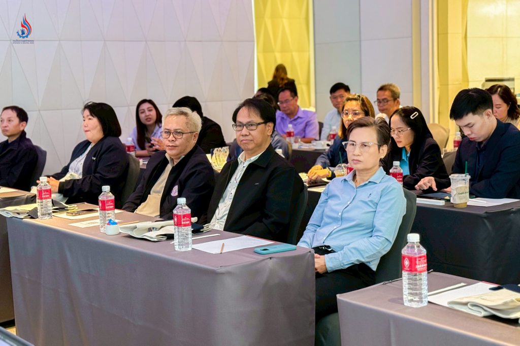 อุตสาหกรรมจังหวัด ได้แก่ จังหวัดเชียงใหม่ น่าน กำแพงเพชร แพร่ พะเยา สุโขทัย ลำพูน พิจิตร อุตรดิตถ์ และพิษณุโลก ร่วมด้วย เจ้าหน้าที่สำนักงานอุตสาหกรรม เขตภาคเหนือ เข้าร่วมอบรม ณ โรงแรมอีสติน ตัน เชียงใหม่