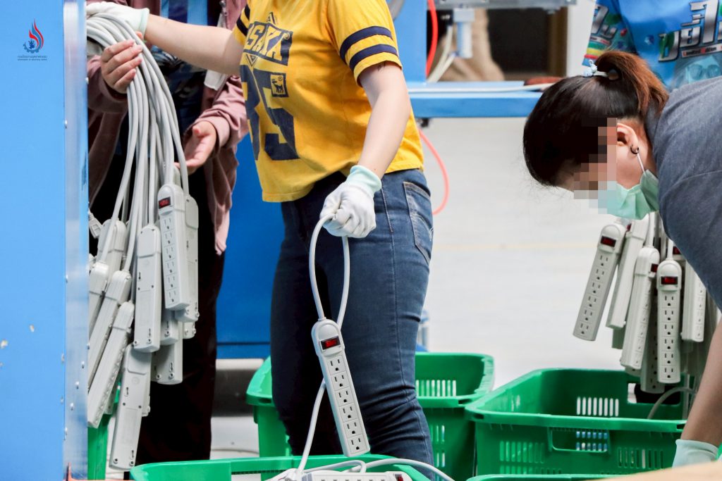 สินค้าไม่ได้ขอรับใบอนุญาตมาตรฐานผลิตภัณฑ์อุตสาหกรรม (มอก.) กับสำนักงานมาตรฐานผลิตภัณฑ์อุตสาหกรรม
