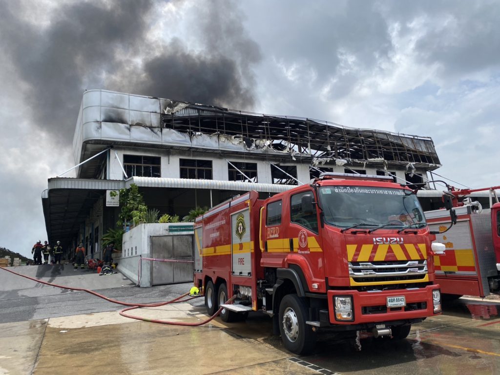 กรมโรงงานฯ เร่งลงพื้นที่ตรวจสอบเพลิงไหม้โกดัง “บริษัทคิงส์” ย่านลาดกระบัง