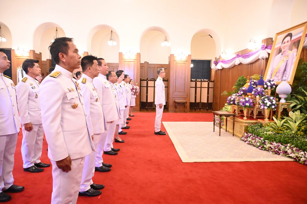 อธิบดีกรมโรงงานฯ ร่วมพิธีลงนามถวายพระพรชัยมงคล เนื่องในโอกาสวันเฉลิมพระชนมพรรษาสมเด็จพระนางเจ้าฯ พระบรมราชินี 3 มิถุนายน 2568