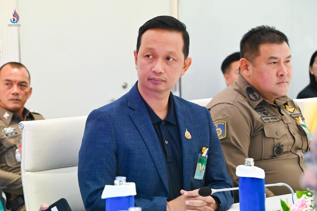 นายธีรทัศน์ อิศรางกูร ณ อยุธยา รองอธิบดีกรมโรงงานอุตสาหกรรม