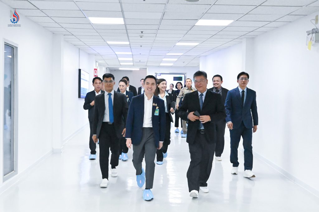 รัฐมนตรีฯ เอกนัฏ เยี่ยมชมสายการผลิตฮาร์ดดิสก์ไดร์ฟ บริษัท เวสเทิร์น ดิจิตอล พร้อมส่งเสริมต่อยอดในทุกมิติ