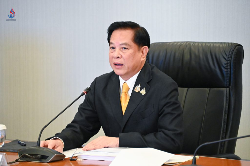 นายพีระพันธุ์ สาลีรัฐวิภาค รองนายกรัฐมนตรี