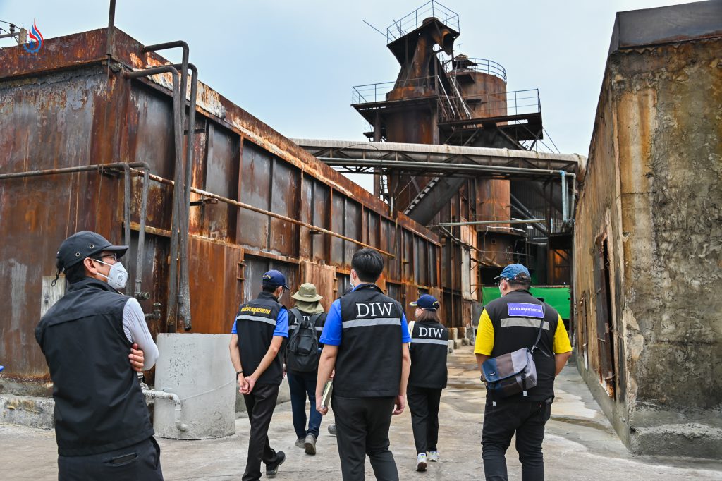 กรมโรงงานอุตสาหกรรมจึงใช้อำนาจตามมาตรา 39 วรรคหนึ่ง แห่งพระราชบัญญัติโรงงาน พ.ศ. 2535 และที่แก้ไขเพิ่มเติม สั่งการให้ บริษัท หัวจงฯ หยุดประกอบกิจการเป็นการชั่วคราว และเร่งแก้ไขปรับปรุงโรงงานให้เป็นไปตามเงื่อนไขการอนุญาต