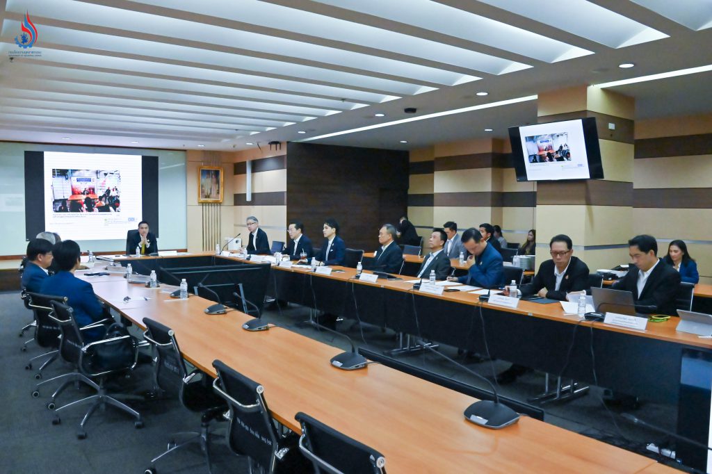 รองอธิบดีธีรทัศน์ฯ ร่วมประชุมหารือแนวทางการควบคุมผลิตภัณฑ์เหล็กในอุตสาหกรรม