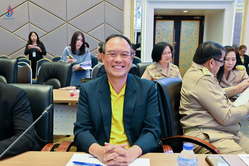 นายเอกนิติ รมยานนท์ ผู้ตรวจราชการกระทรวงอุตสาหกรรม