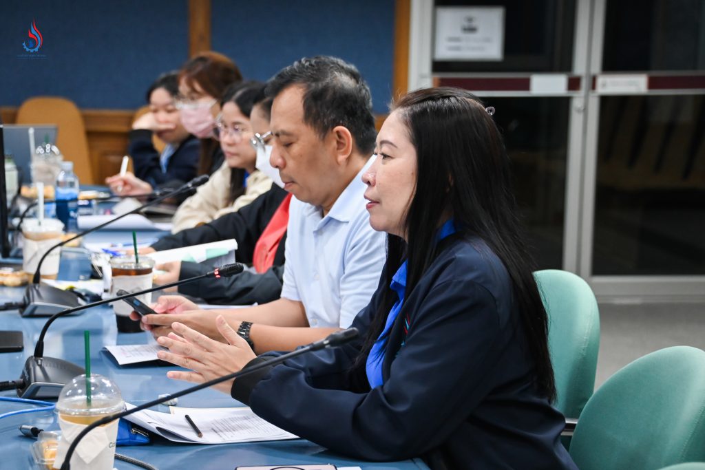 นางสาวนวพร สงวนหมู่ ผู้อำนวยการกองบริหารจัดการกากอุตสาหกรรม และเจ้าหน้าที่กรมโรงงานอุตสาหกรรม