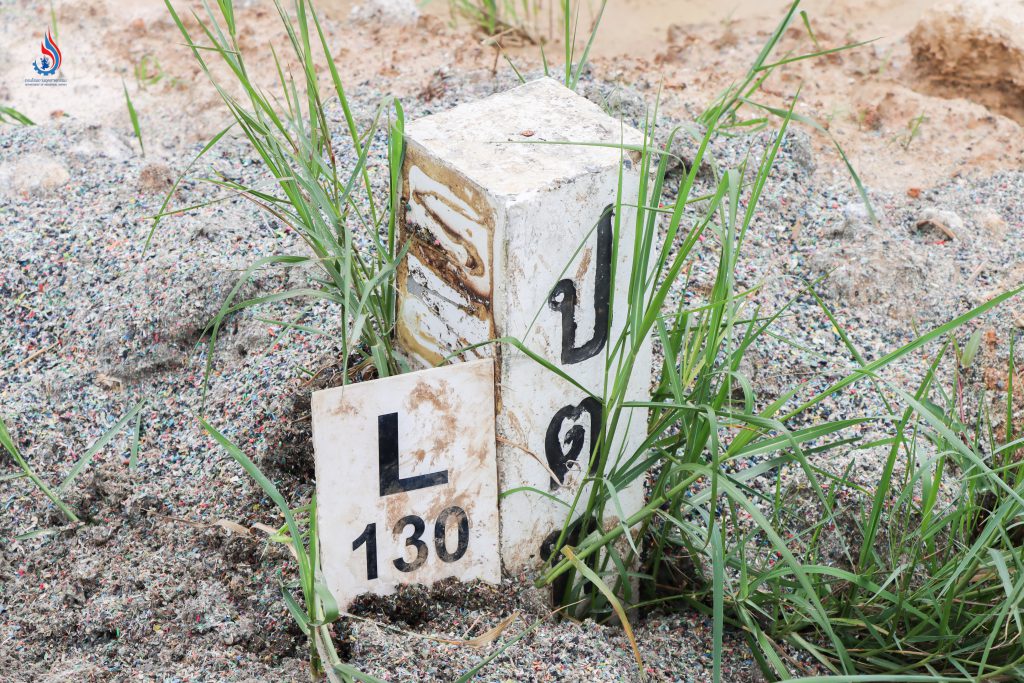 ลักลอบฝังกลบเศษพลาสติกและเศษสายไฟบดย่อยในที่ดินโรงงานและบริเวณใกล้ท่อส่งแก๊สธรรมชาติที่อยู่บนบกของ บริษัท ปตท.จำกัด (มหาชน) รวมพื้นที่ประมาณ 1 ไร่