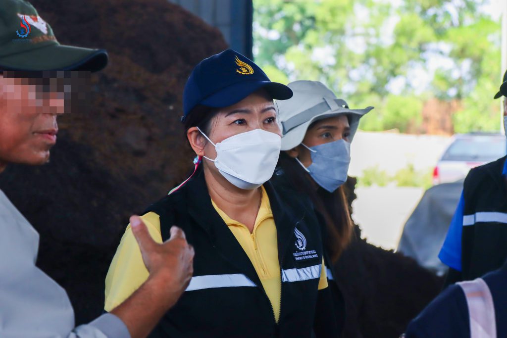 นางสาวนวพร สงวนหมู่ ผู้อำนวยการกองบริหารจัดการกากอุตสาหกรรม