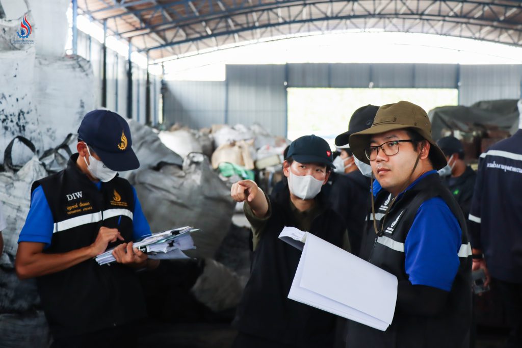 นางสาวฐิติภัสร์ โชติเดชาชัยนันต์ หัวหน้าคณะทำงานรัฐมนตรีว่าการกระทรวงอุตสาหกรรม นำทีมสุดซอย