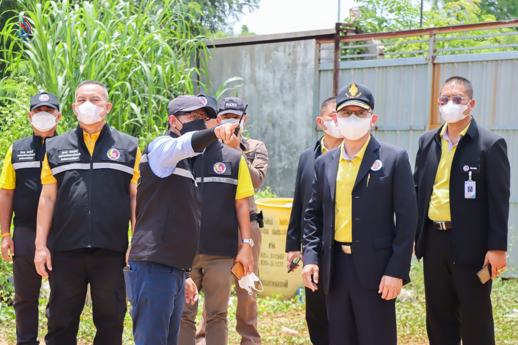 เจ้าหน้าที่กรมโรงงานอุตสาหกรรม นำทีมคณะ สบข.กอ.รมน. และคณะกรรมการจัดทำร่างขอบเขตงานหรือรายละเอียดคุณลักษณะเฉพาะ (TOR) ลงพื้นที่ บริษัท เอกอุทัย จำกัด (สาขาอุทัย) และโกดังภาชี ซึ่งมีความเกี่ยวข้องเชื่อมโยงกับการลักลอบซุกซ่อนและเททิ้งกากอุตสาหกรรมจากเอกอุทัยฯ