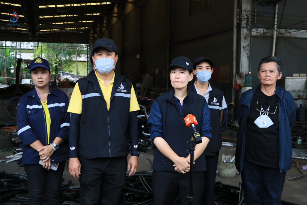 การลงพื้นที่ในครั้งนี้ เจ้าหน้าที่กรมโรงงานอุตสาหกรรม ร่วมชุดปฏิบัติการตรวจสุดซอยของกระทรวงอุตสาหกรรม หรือทีมสุดซอย นำโดย นางสาวฐิติภัสร์ โชติเดชาชัยนันต์ หัวหน้าคณะทำงานรัฐมนตรีว่าการกระทรวงอุตสาหกรรม