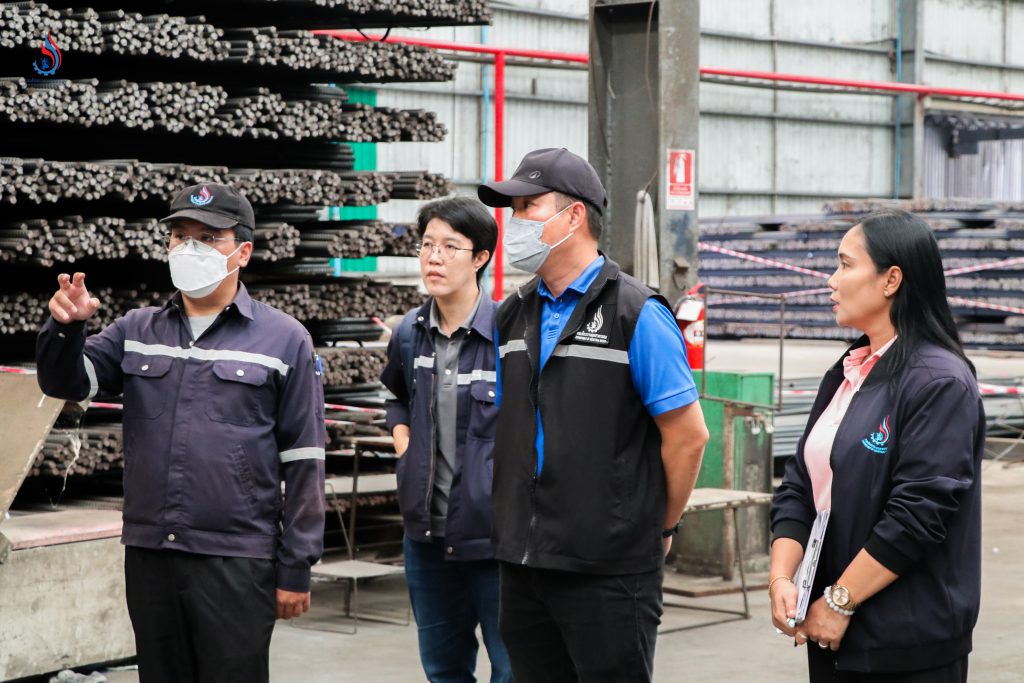 นายพรยศ กลั่นกรอง อธิบดีกรมโรงงานอุตสาหกรรม มอบหมายให้เจ้าหน้าที่กองบริหารจัดการกากอุตสาหกรรมและศูนย์วิจัยและเตือนภัยมลพิษโรงงานภาคตะวันออก ลงพื้นที่ร่วมปฏิบัติการสืบสวนสอบสวนและรวบรวมพยานหลักฐาน