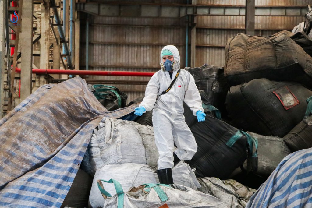 เก็บตัวอย่างฝุ่นแดงนำไปตรวจพิสูจน์ตามกระบวนการแห่งพระราชบัญญัติการสอบสวนคดีพิเศษ พ.ศ.2547 และที่แก้ไขเพิ่มเติม