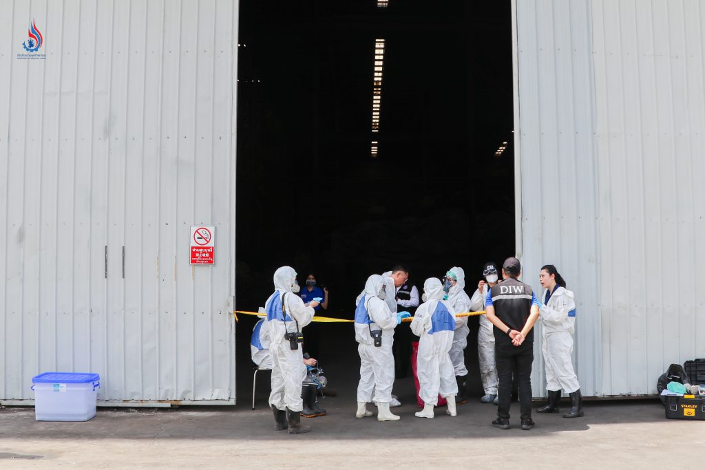 สำรวจพื้นที่และตรวจสอบสิ่งของที่ยึดอายัดไว้ เพื่อรวบรวมหลักฐานเพิ่มเติม