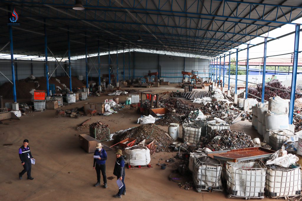 โรงงานเถื่อนทุนจีน “บริษัท เอวายแอลพี จำกัด” ในตำบลแปลงยาว อำเภอแปลงยาว จังหวัดฉะเชิงเทรา ถูกศาลจังหวัดฉะเชิงเทรามีคำพิพากษาตัดสิน บริษัทฯ และผู้บริหาร ให้ลงโทษจำคุก 3 ปี 3 เดือน ปรับ 350,000 บาท และชดใช้ค่าบำบัด/กำจัดของเสียทั้งหมด ในข้อหาตั้งและประกอบกิจการโรงงานโดยไม่ได้รับอนุญาต อีกทั้งครอบครองวัตถุอันตรายชนิดที่ 3 ที่เป็นขยะอิเล็กทรอนิกส์โดยไม่ได้รับอนุญาต