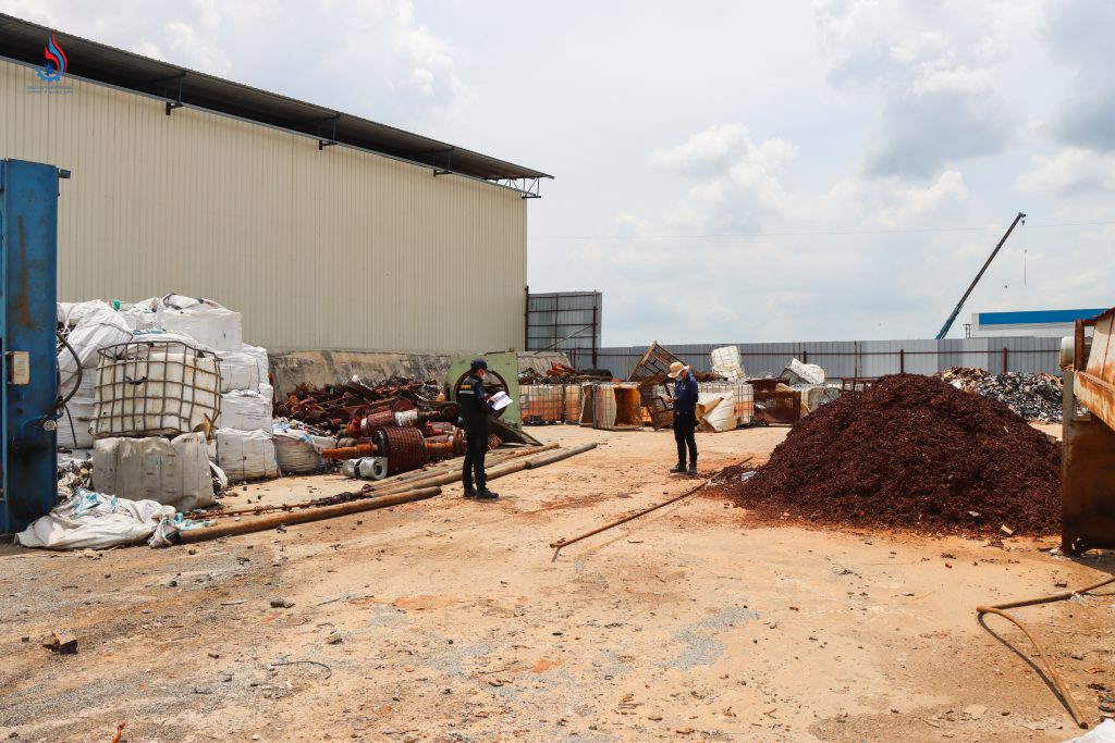 พนักงานเจ้าหน้าที่จึงกล่าวโทษร้องทุกข์ดำเนินคดีเพิ่มเติม ในความผิดข้อหาทำลายคำสั่งยึดอายัดของพนักงานเจ้าหน้าที่ และเคลื่อนย้าย ซ่อนเร้น หรือทำให้ของกลางที่ยึดอายัดไว้สูญหาย