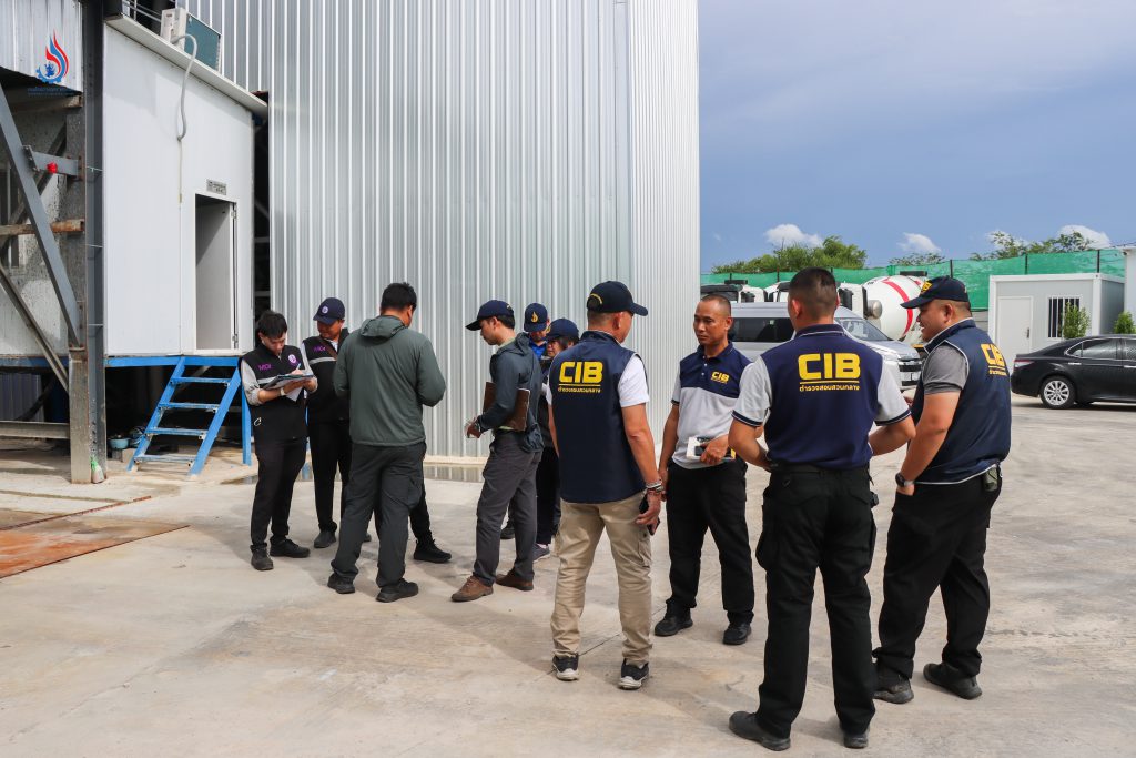 ชลบุรีสะเทือน! กรมโรงงานฯ ตรวจสุดซอย ผ่า “แพลนท์ปูนไร้อนุญาต” ข่มขู่ฟ้องชาวบ้านค้านเปิดกิจการ พร้อมจู่โจมตรวจ “โรงงานรีไซเคิล” ลักลอบใช้วัตถุดิบไม่แจ้งแหล่งที่มา