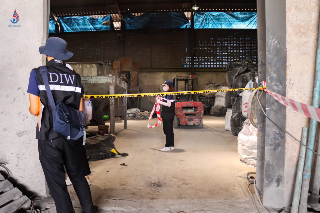 ยึดอายัดเศษผงฝุ่นอลูมิเนียมดรอสและเศษตะกรันอลูมิเนียมทั้งหมดทันที เพื่อใช้เป็นพยานหลักฐานในการตรวจพิสูจน์ข้อเท็จจริงสำหรับดำเนินคดีตามฐานความผิด