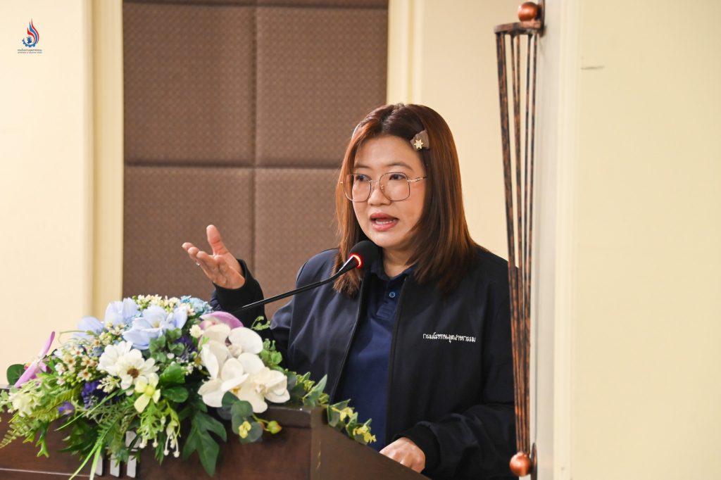 นางสาวนันทพร แก้วฉิมพลี ผู้อำนวยการกลุ่มติดตามและประเมินผลมาตรฐานงานกำกับโรงงาน 3 กองพัฒนาระบบมาตรฐานงานกำกับโรงงาน กล่าวรายงานวัตถุประสงค์