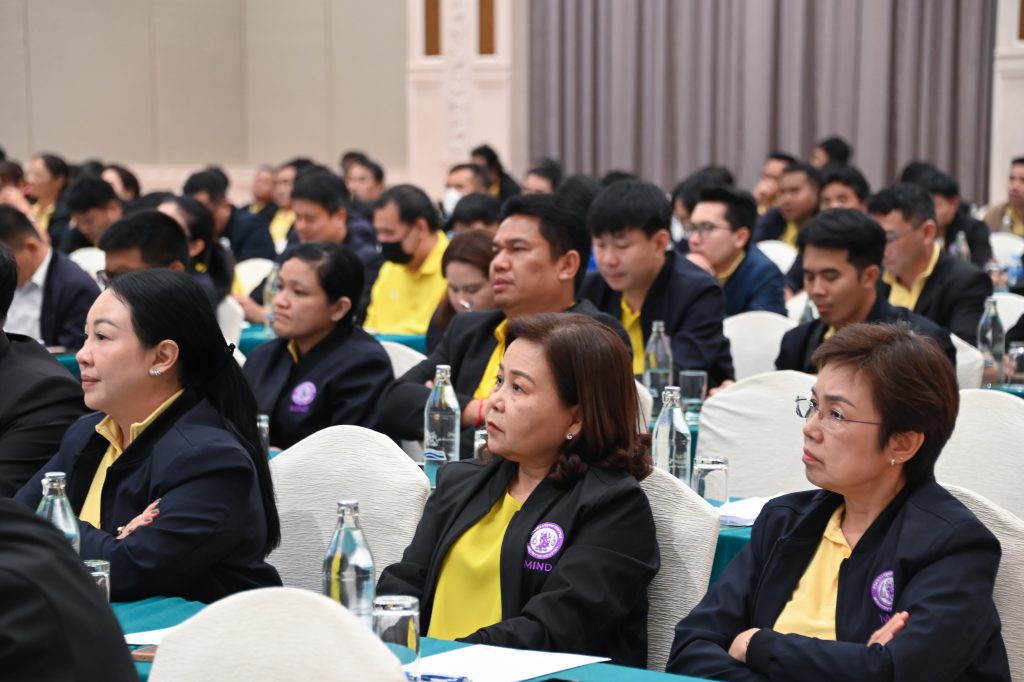 รองอธิบดีฯ ธีรทัศน์ เป็นวิทยากรให้ความรู้ ด้านการอนุญาตและกำกับดูแลโรงงาน เน้นหลักวิชาการและมาตรฐานสากล