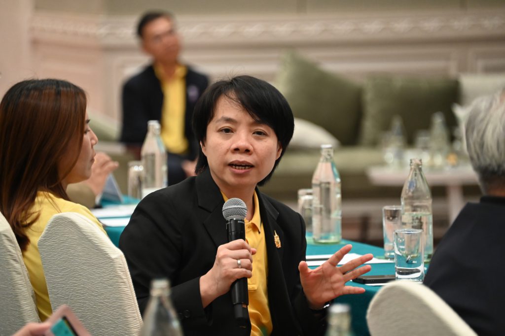 นางสาวประนมพร โลกคำลือ ผู้อำนวยการศูนย์เทคโนโลยีสารสนเทศและการสื่อสาร