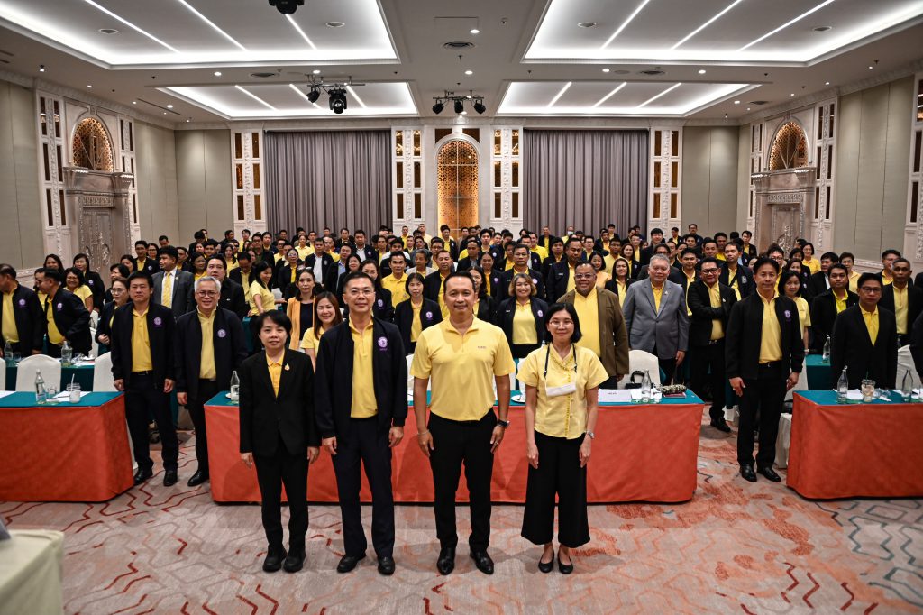 รองอธิบดีฯ ธีรทัศน์ เป็นวิทยากรให้ความรู้ ด้านการอนุญาตและกำกับดูแลโรงงาน เน้นหลักวิชาการและมาตรฐานสากล