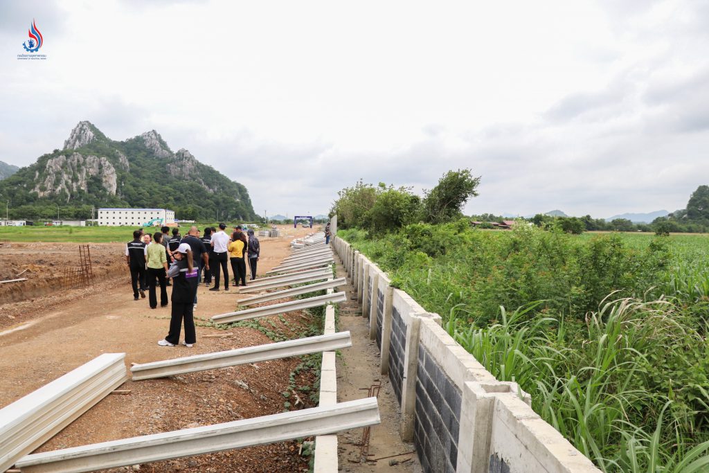 บริษัทฯ ได้ก่อสร้างอาคารสำนักงาน และอยู่ระหว่างเริ่มวางโครงสร้างอาคารโรงงานโดยไม่ได้รับอนุญาตจากหน่วยงานที่เกี่ยวข้อง