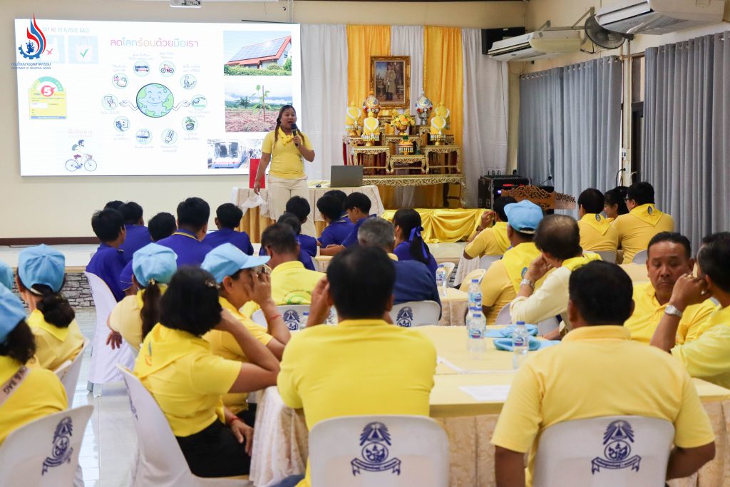 การสอนการทำถังดักไขมัน การคัดแยกขยะโดยหลัก 3R และให้ความรู้เกี่ยวกับก๊าซเรือนกระจก เป็นต้น