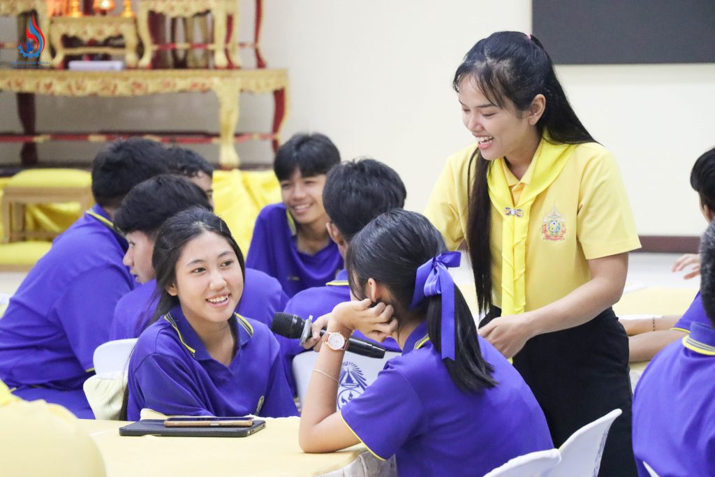 การสอนการทำถังดักไขมัน การคัดแยกขยะโดยหลัก 3R และให้ความรู้เกี่ยวกับก๊าซเรือนกระจก เป็นต้น