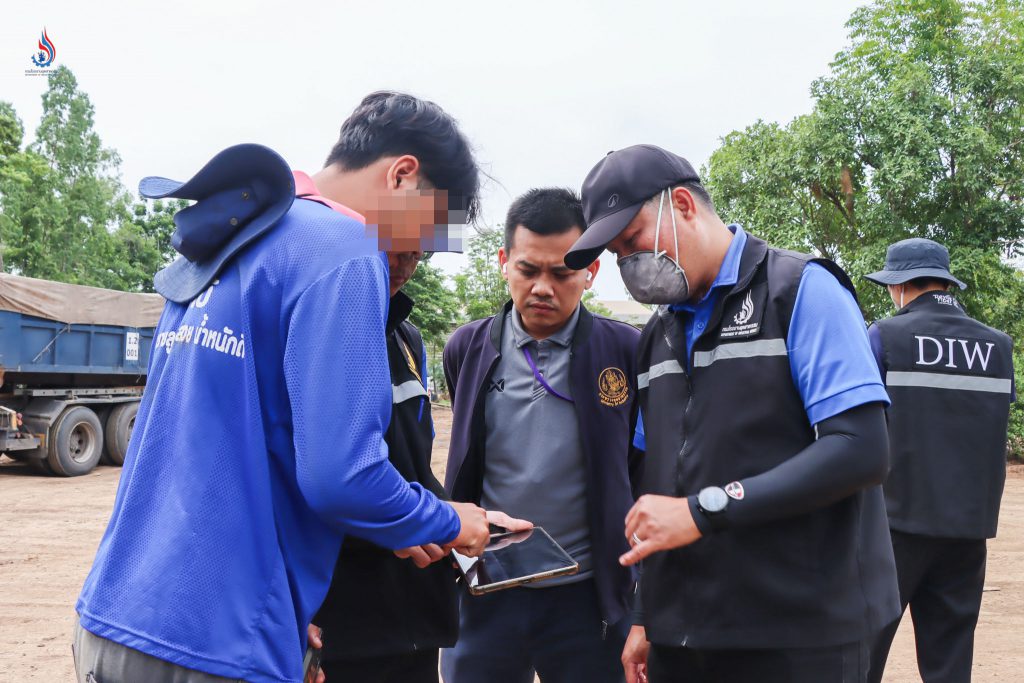 ให้บริษัทฯ ตรวจวิเคราะห์น้ำใต้ดินจากบ่อสังเกตุการณ์ของหลุมฝังกลบสิ่งปฏิกูลหรือวัสดุที่ไม่ใช้แล้วทุกเดือน และจัดส่งรายงานให้กรมโรงงานอุตสาหกรรมและสำนักงานอุตสาหกรรมจังหวัดฉะเชิงเทรา เป็นประจำทุก 6 เดือน