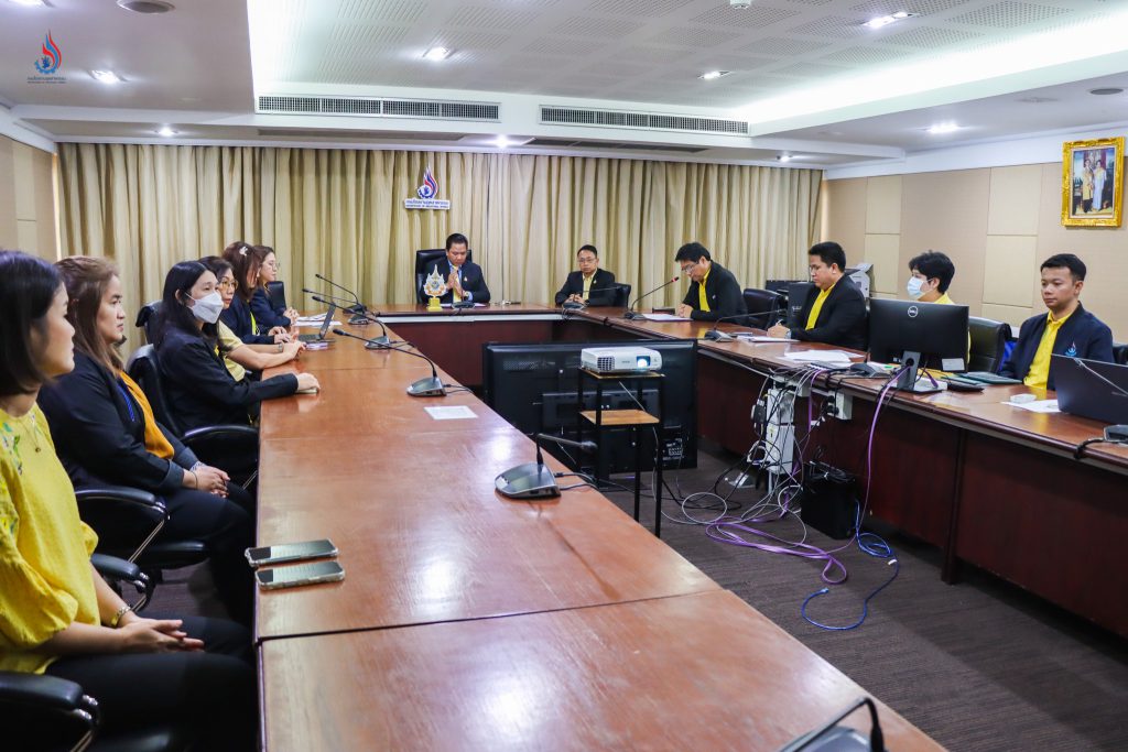 พิธีเปิดโครงการ “ฝึกอบรมให้ความรู้แก่ผู้ประกอบกิจการโรงงานจำพวกที่ 3 ในเขตกรุงเทพมหานคร เกี่ยวกับกฎหมายว่าด้วยโรงงาน ผ่านสื่ออิเล็กทรอนิกส์ ประจำปีงบประมาณ 2568”