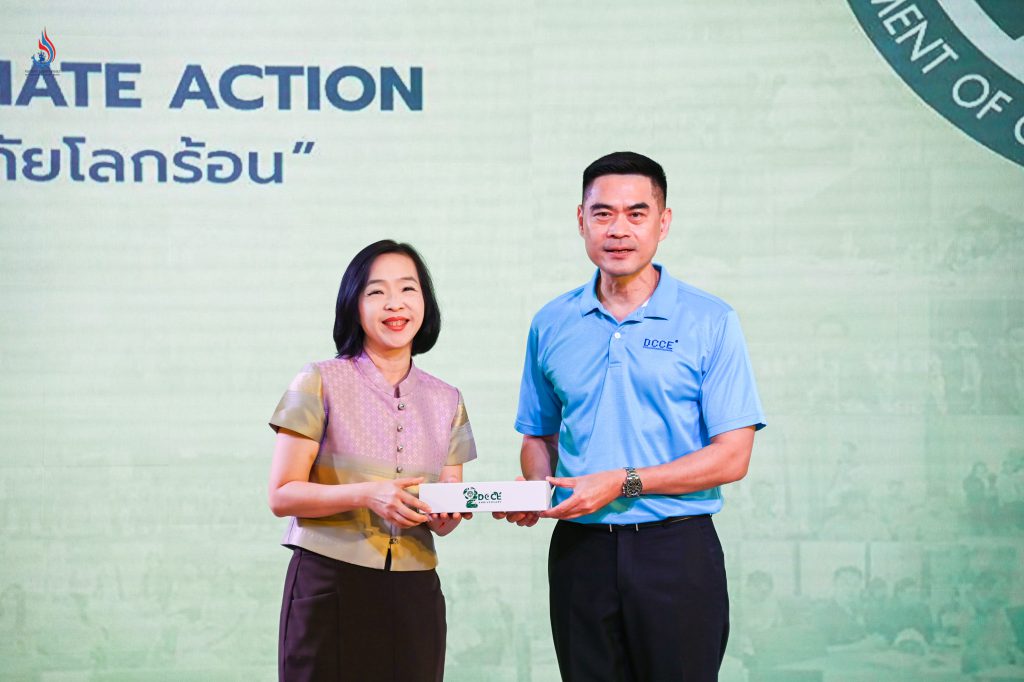 นายพิรุณ สัยยะสิทธิ์พานิช อธิบดีกรมการเปลี่ยนแปลงสภาพภูมิอากาศและสิ่งแวดล้อม ให้การต้อนรับ 