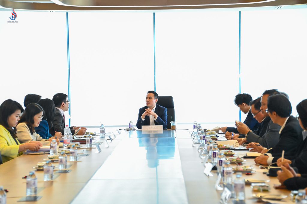 ประชุมหารือแนวทางการกำหนดท่าทีการเจรจาการเปิดตลาดสินค้าอุตสาหกรรม ภายใต้ความตกลงการค้าเสรี (Free Trade Agreement: FTA) ไทย-เกาหลีใต้ และ FTA ไทย-สหภาพยุโรป รวมถึงหารือแนวทางการออกใบรับรองถิ่นกำเนิดสินค้า (Certificated of Origin: C/O) การบังคับใช้กฎถิ่นกำเนิดสินค้า และการป้องกันการสวมสิทธิ์