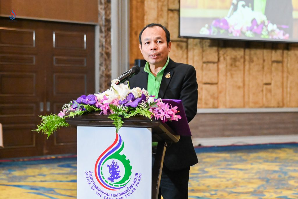 นายใบน้อย สุวรรณชาตรี เลขาธิการคณะกรรมการอ้อยและน้ำตาลทราย ให้การต้อนรับ