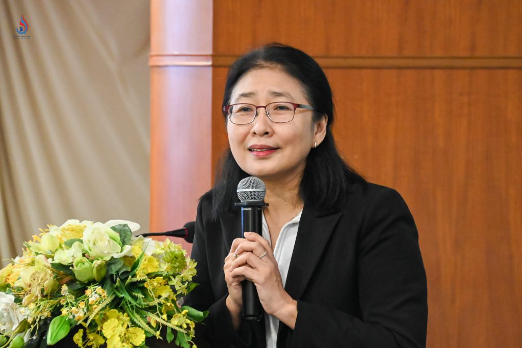 นางสาวปัทมวรรณ คุณประเสริฐ ผู้อำนวยการกองพัฒนาอุตสาหกรรมเชิงนิเวศ กล่าวรายงานวัตถุประสงค์ 