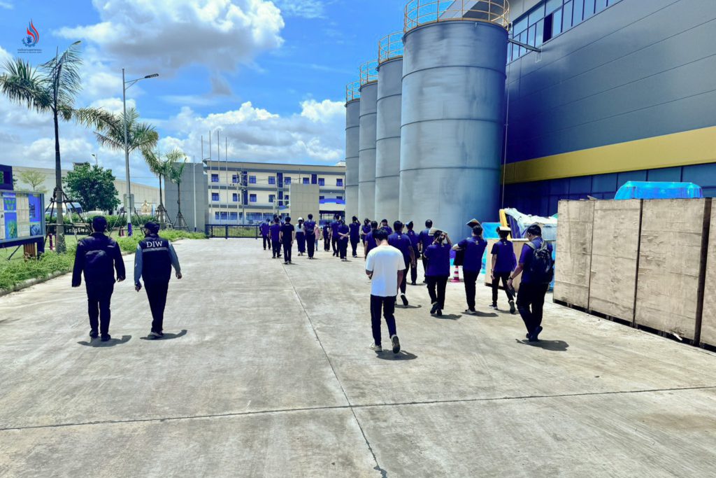 โรงงานแห่งใหม่ ตั้งอยู่ในเขตปลอดอากร (Free Zone) นิคมอุตสาหกรรมดับบลิวเอชเอ อินดัสเตรียล เอสเตท ระยอง ตำบลหนองบัว อำเภอบ้านค่าย จังหวัดระยอง ประกอบกิจการผลิตและจัดจำหน่ายผลิตภัณฑ์ใช้แล้วทิ้งที่ผลิตจากพลาสติกประเภททั่วไป และผลิตจากกระดาษทั่วไป กระดาษชานอ้อย