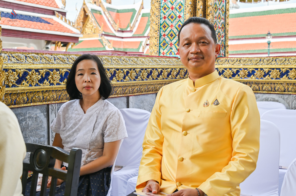 นายธีรทัศน์ อิศรางกูร ณ อยุธยา รองอธิบดีกรมโรงงานอุตสาหกรรม และนางจุฬารัตน์ มณีเสถียรรัตนา เลขานุการกรม กรมโรงงานอุตสาหกรรม