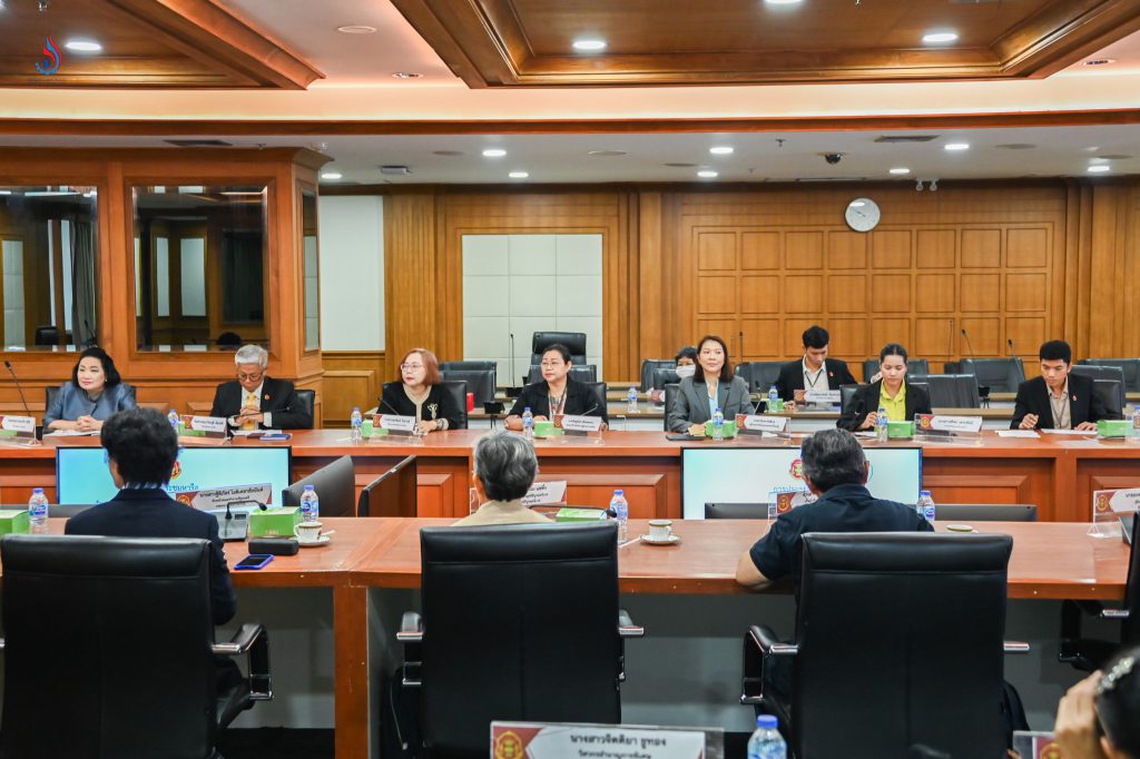 คณะผู้บริหารสำนักงานผู้ตรวจการแผ่นดิน เข้าร่วมประชุม