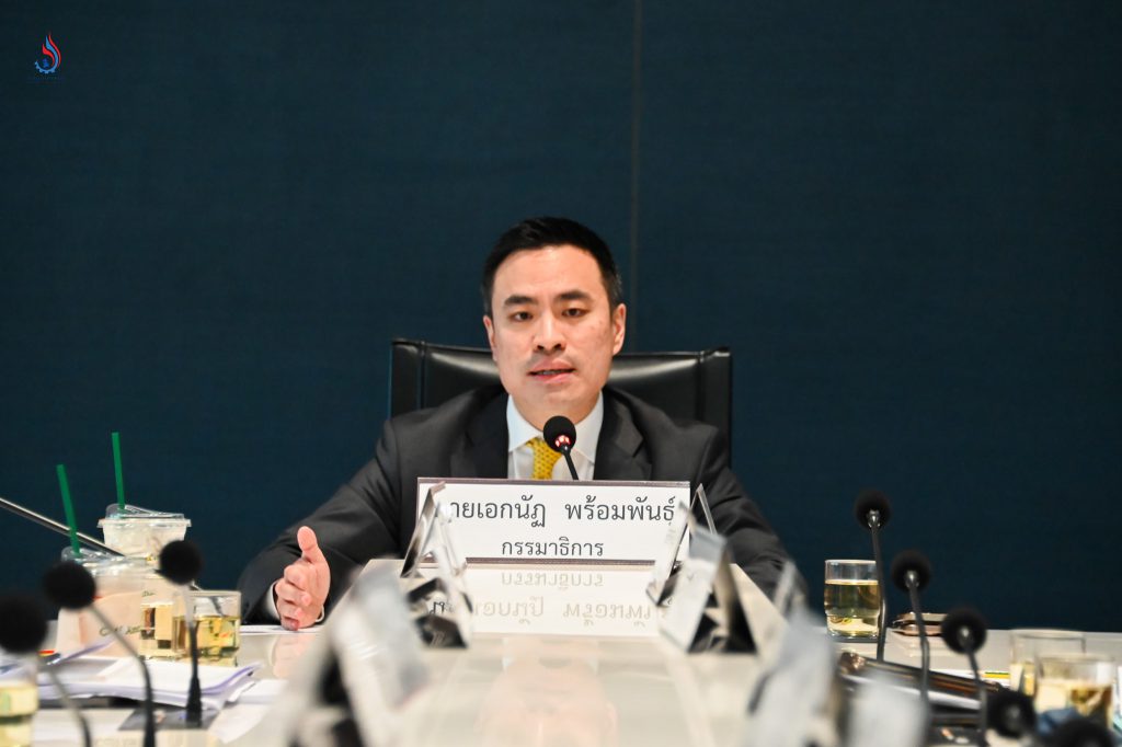 นายเอกนัฏ พร้อมพันธุ์ รัฐมนตรีว่าการกระทรวงอุตสาหกรรม ในฐานะกรรมาธิการจากพรรครวมไทยสร้างชาติ เป็นประธานคณะกรรมาธิการฯ