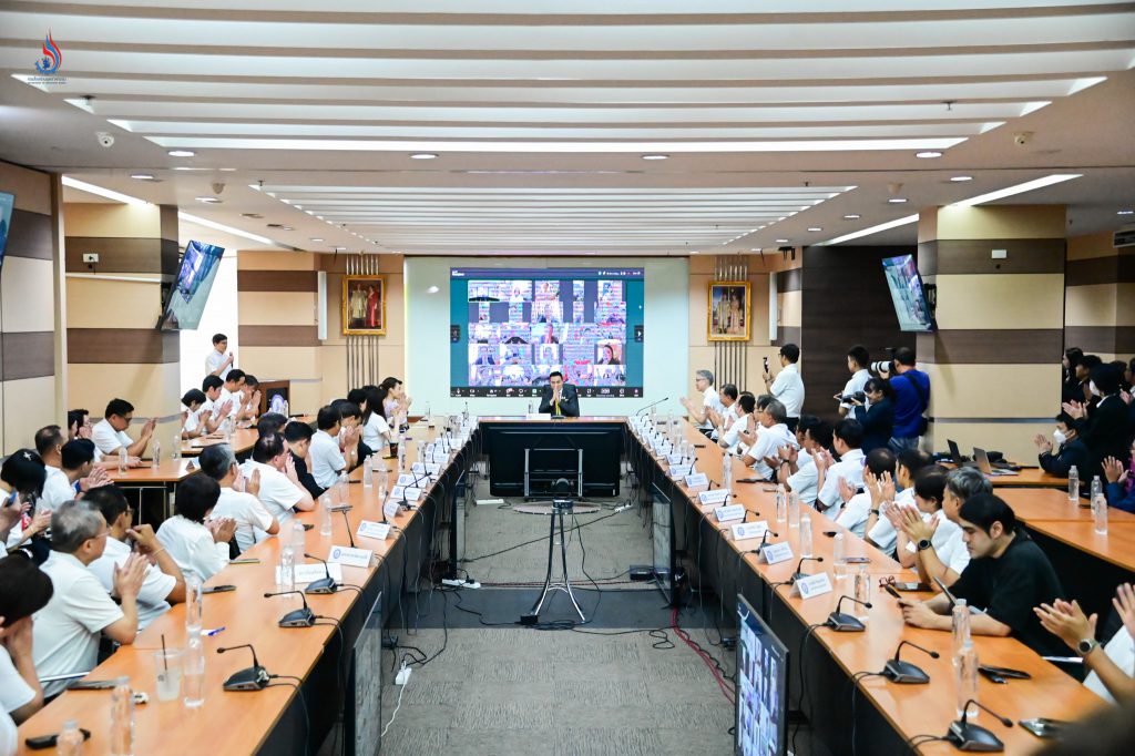 นายเอกนัฏ พร้อมพันธุ์ รัฐมนตรีว่าการกระทรวงอุตสาหกรรม เปิดเผยความรู้สึกที่ได้ปฏิบัติหน้าที่มาครบ 1 ปีเต็ม นับตั้งแต่วันที่ 11 กันยายน 2567 และฝากข้อคิดและแนวทางการทำงานให้แก่ผู้บริหารและเจ้าหน้าที่กระทรวงอุตสาหกรรม