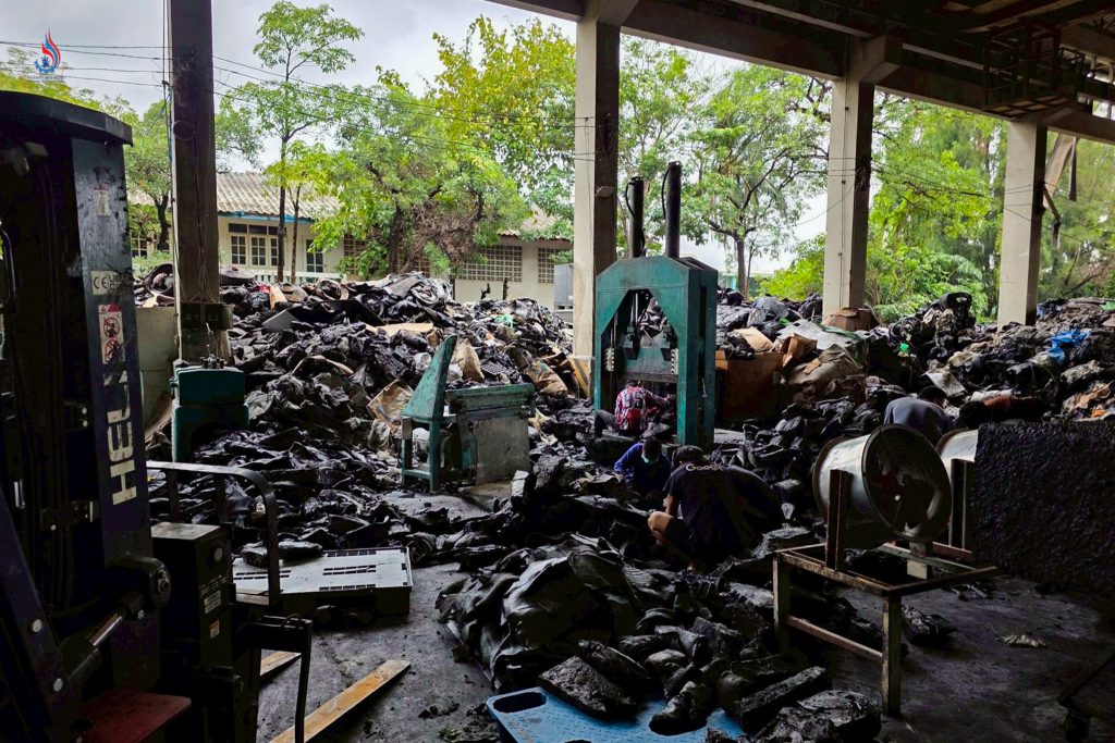 มีการประกอบกิจการทำแผ่นยางจากยางรถยนต์ใช้แล้วซึ่งไม่ตรงกับที่ได้รับอนุญาตไว้