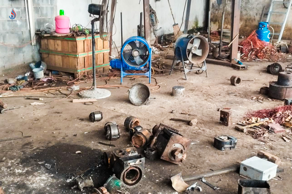 พบการถอดแยกชิ้นส่วนอุปกรณ์อิเล็กทรอนิกส์ ตัดผ่ามอเตอร์ เศษโลหะ และหม้อแปลงไฟฟ้า ซึ่งไม่ใช่เครื่องจักรที่ได้รับอนุญาต