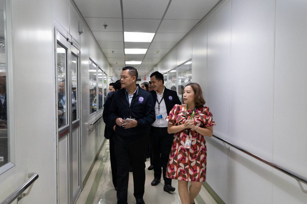 รัฐมนตรีฯ ธนกร ติดตามความคืบหน้าการพัฒนาอุตสาหกรรมอิเล็กทรอนิกส์อัจฉริยะ