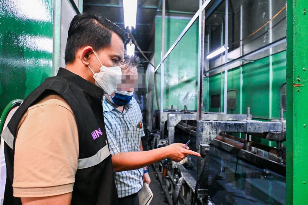 “ชุดเต็มเหนี่ยว” ลงพื้นที่เข้าตรวจสอบโรงงานของ บริษัท เหรียญทองอินดัสเตรียล จำกัด